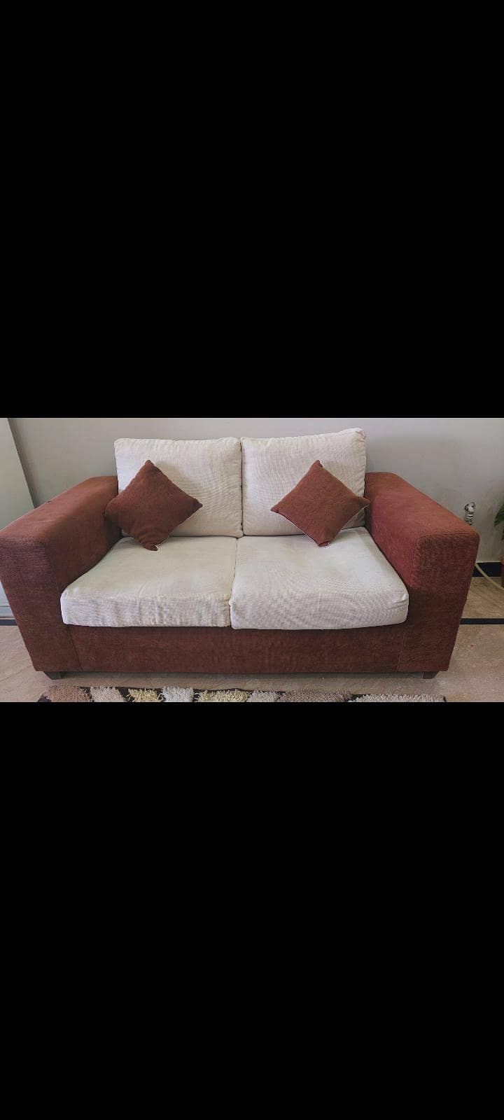 Used Two seater Sofa for sale

                                                            alt=