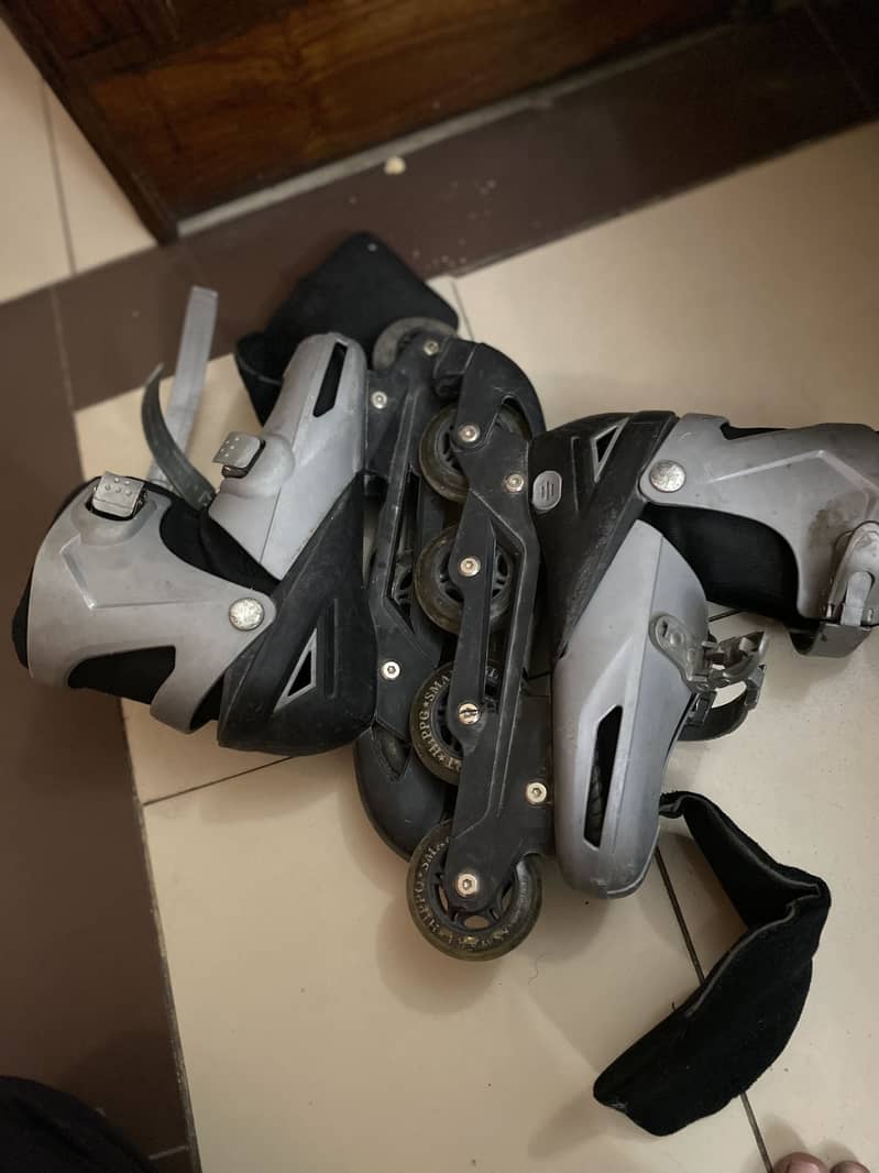 ADJUSTABLE SKATING SHOES

                                                            alt=