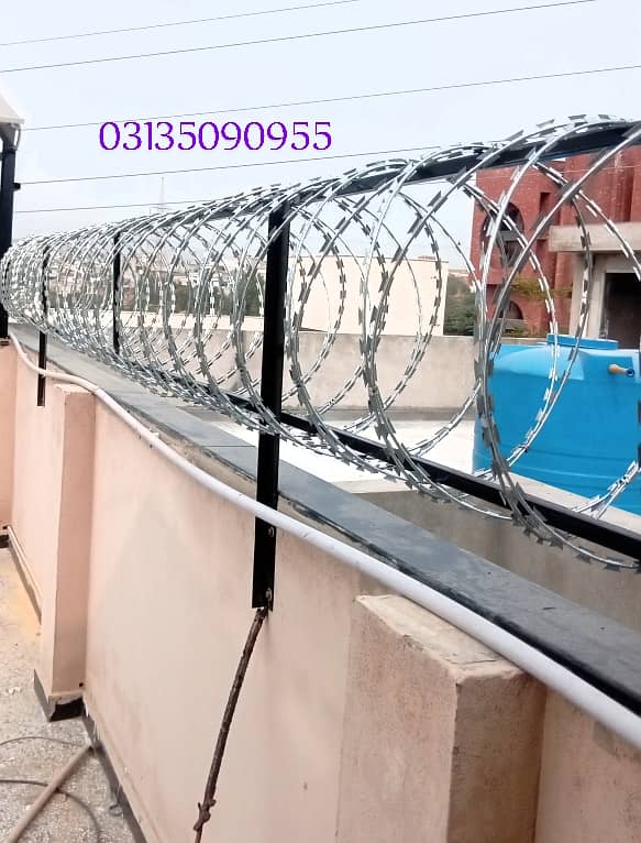 Razor Wire, security Fence , Barbed Wire, Security Fence Weld mesh

                                                            alt=