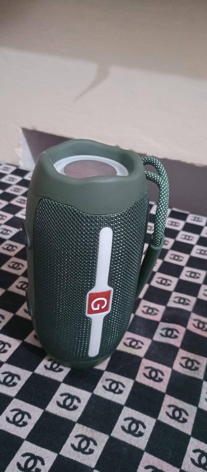 Bluetooth speaker

                                                            alt=