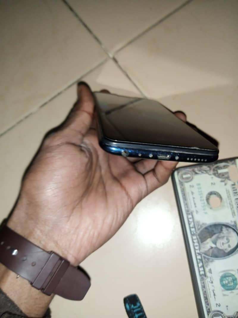 mint condition phone all okay

                                                            alt=