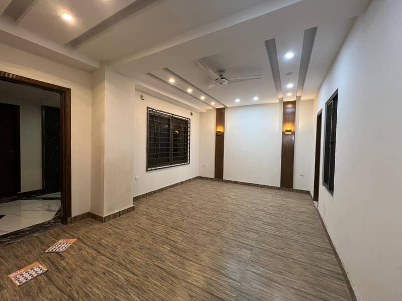 4 Bedroom Apartment for Rent in Faisal Town Markaz Block-A

                                                            alt=