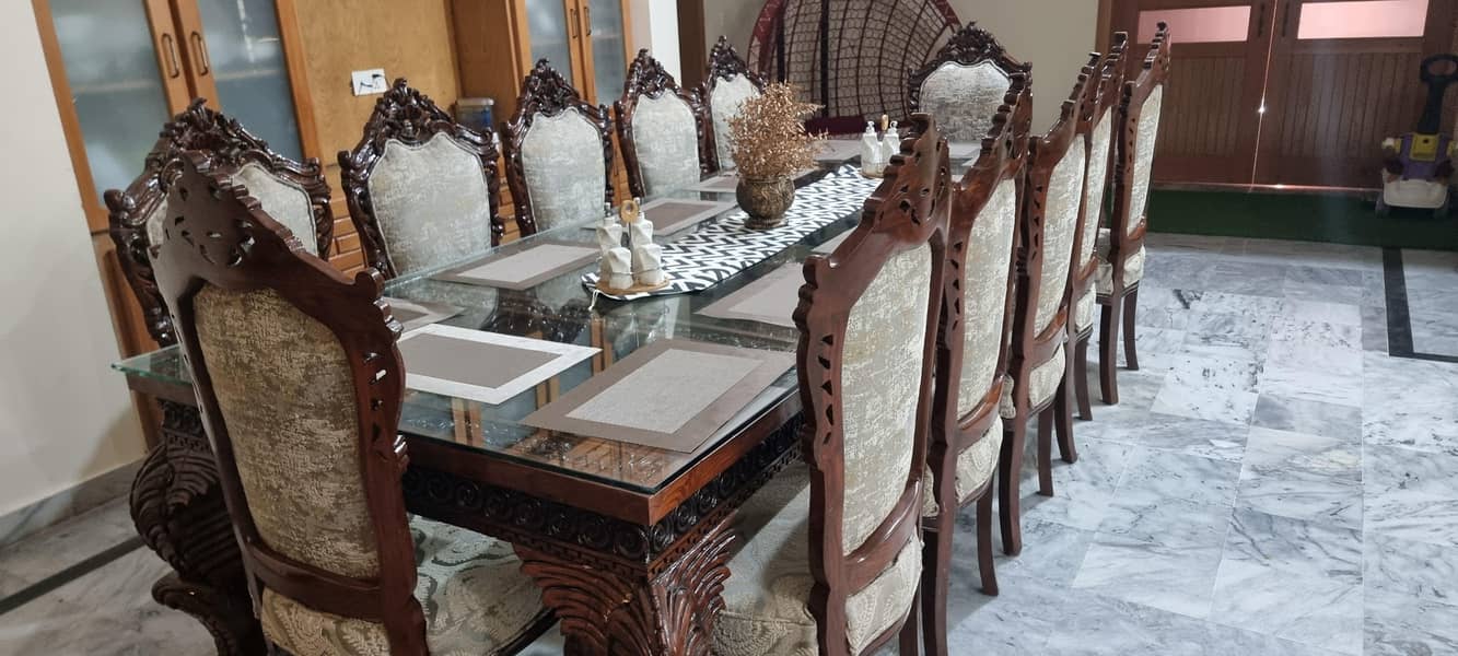 Chinoti solid wooden 12 seater Dining urgent for sale

                                                            alt=