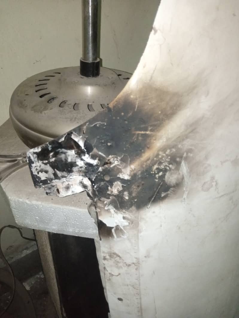 Car Bonnet cultus Suzuki

                                                            alt=