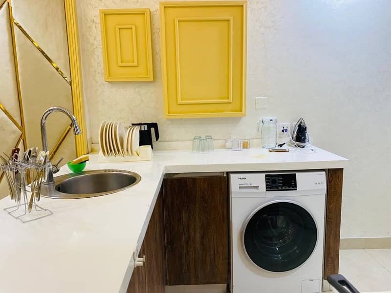 Luxurious Studio Apartment Gold Crest Mall •

                                                            alt=