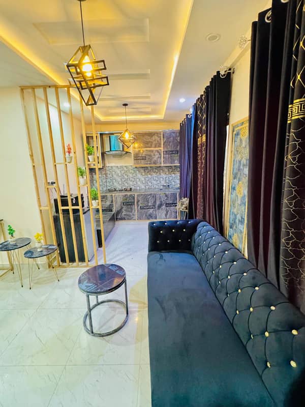 One bedroom laxusry short stay apartment available for rent

                                                            alt=