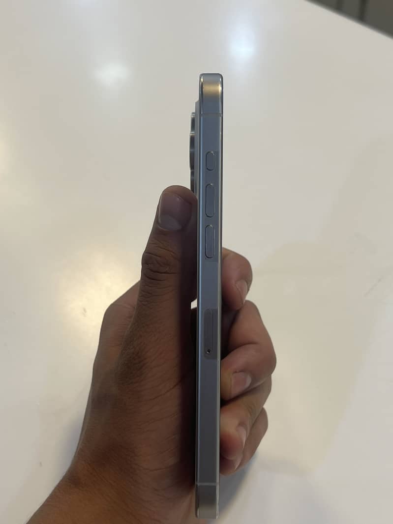 15promax 256gb PTA white titatinium

                                                            alt=