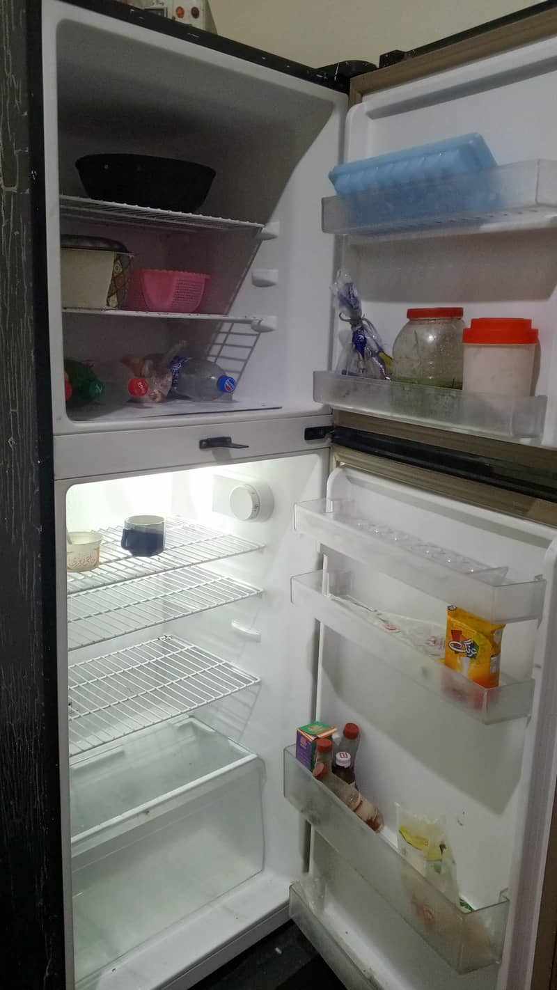 Dawlance Refrigerator for sell

                                                            alt=