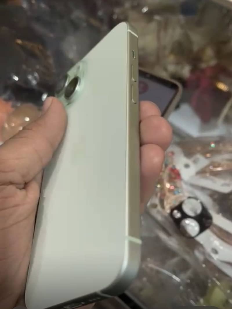 Only seren yellow dot very small dot 10/10 condition

                                                            alt=