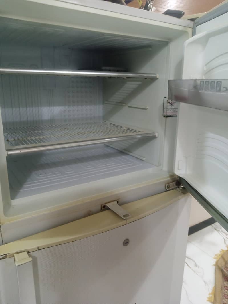 Used Full size Dawlance Refrigerator for Sale

                                                            alt=