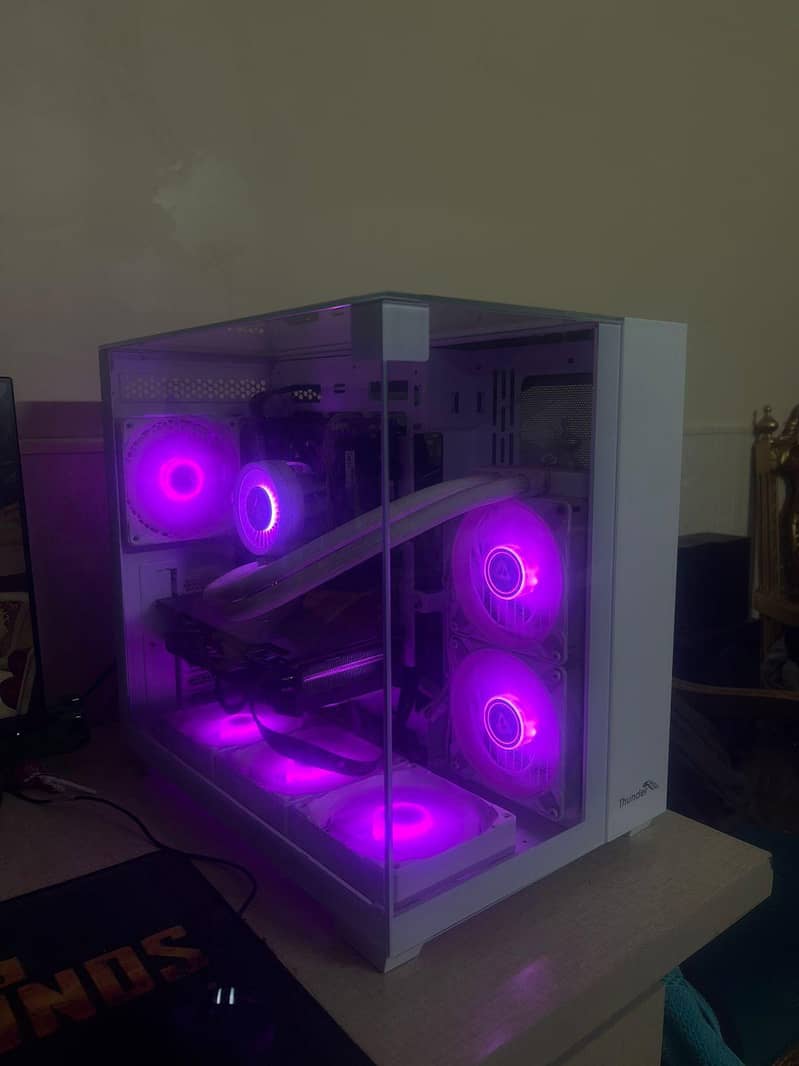 white gaming PC with 12gb graphics card with white artic water cooler

                                                            alt=
