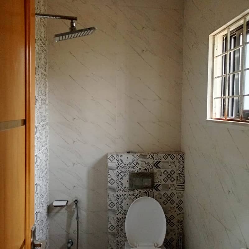 Umar Blok 7 Marla dubal unit House  Good Condition Proper 5 Bedroom Attach Washroom Plus During Room

                                                            alt=