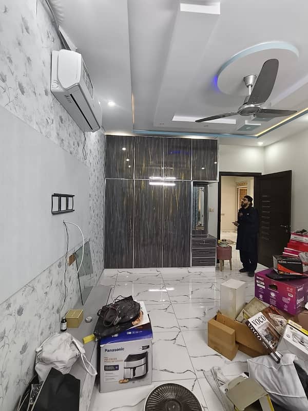 10 Marla Prime Location Beautiful House For Rent

                                                            alt=