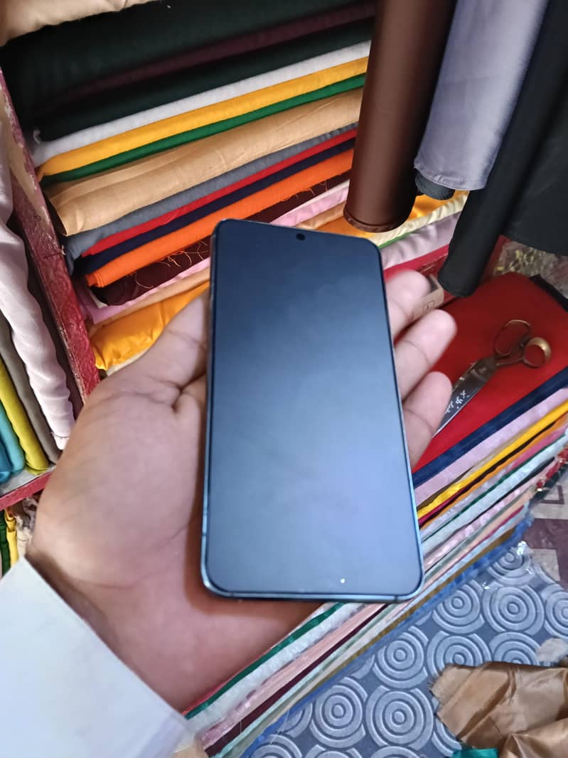 Samsung s22

                                                            alt=