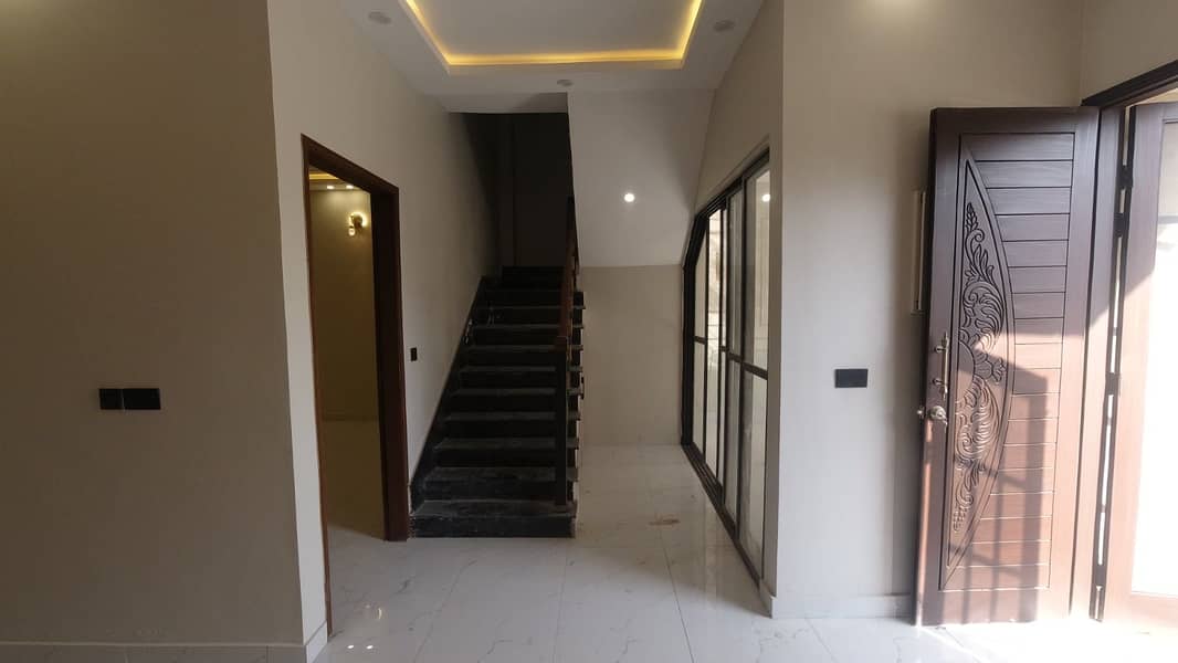 160 Square Yard G +1 Beautiful House Park Facing West Open For Sale

                                                            alt=