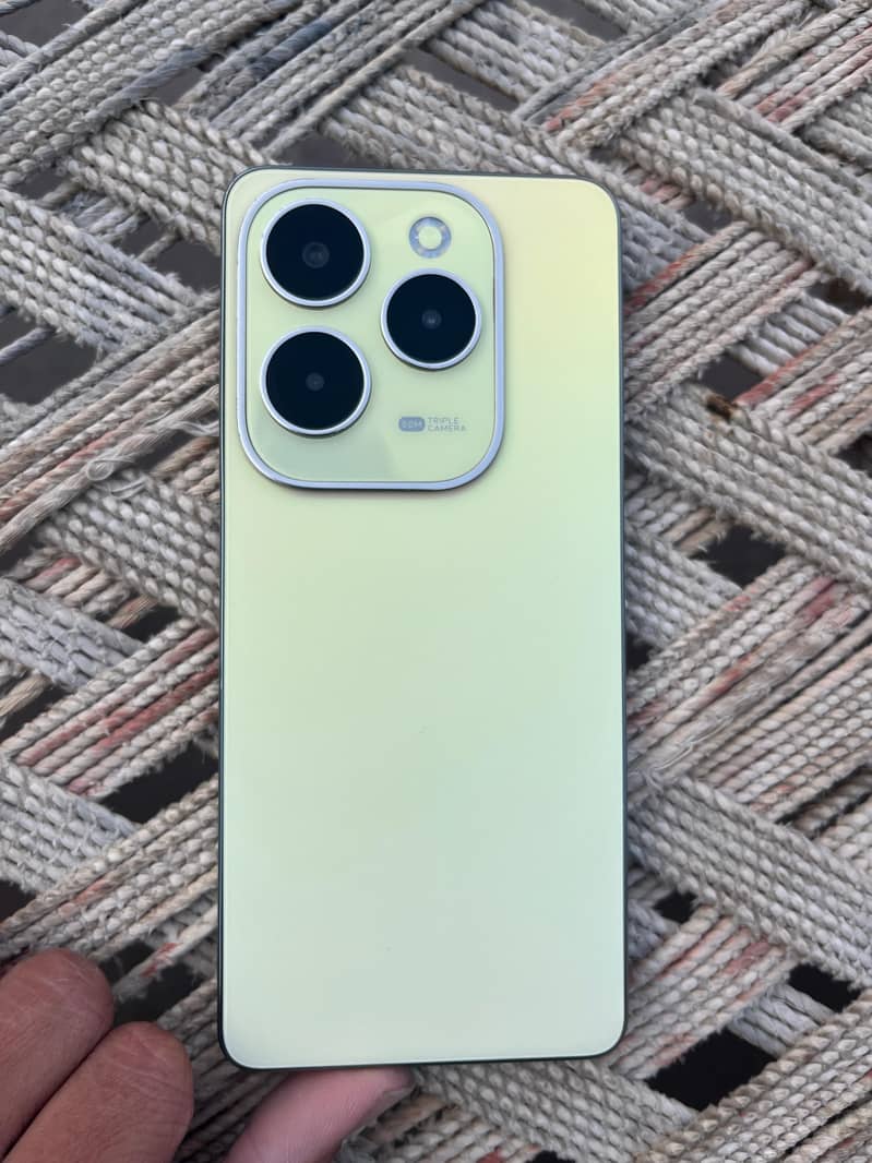 Infinix Hot 40 | Box + Charger | 9/10 | Read Description

                                                            alt=