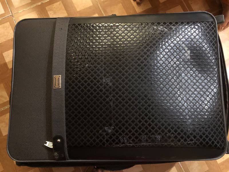 Black Luggage

                                                            alt=