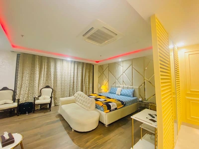 Luxurious Studio Apartment Gold Crest Mall •

                                                            alt=