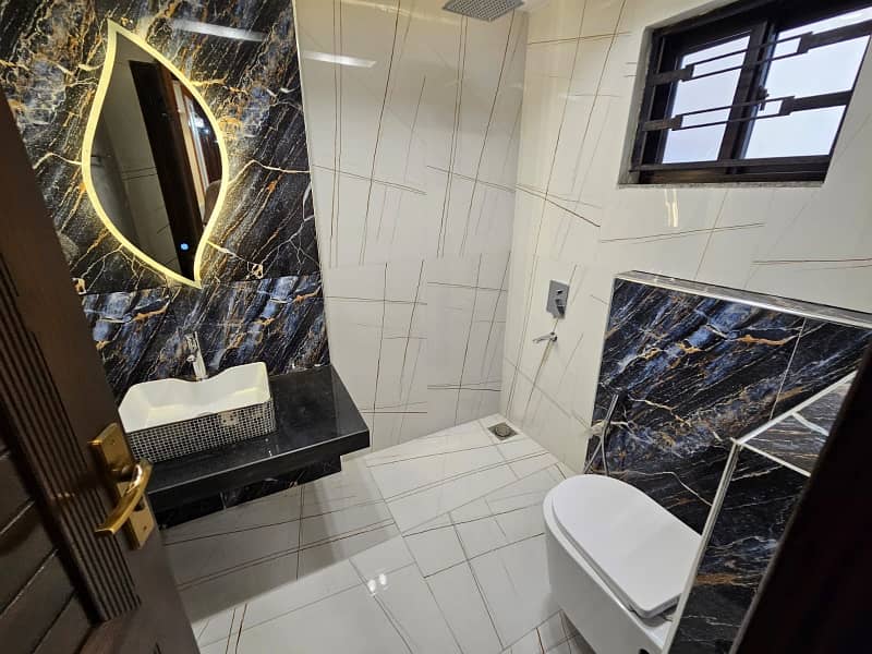 10 MARLA LUXURY DESIGNER HOUSE | MODERN INTERIOR & DOUBLE HEIGHT LOBBY

                                                            alt=