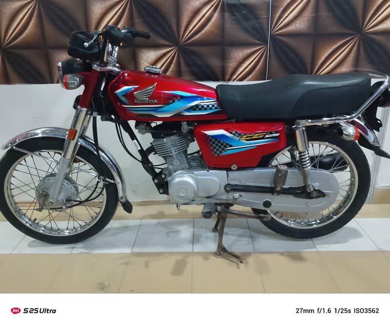 Honda CG-125 Available.  Raed Description

                                                            alt=