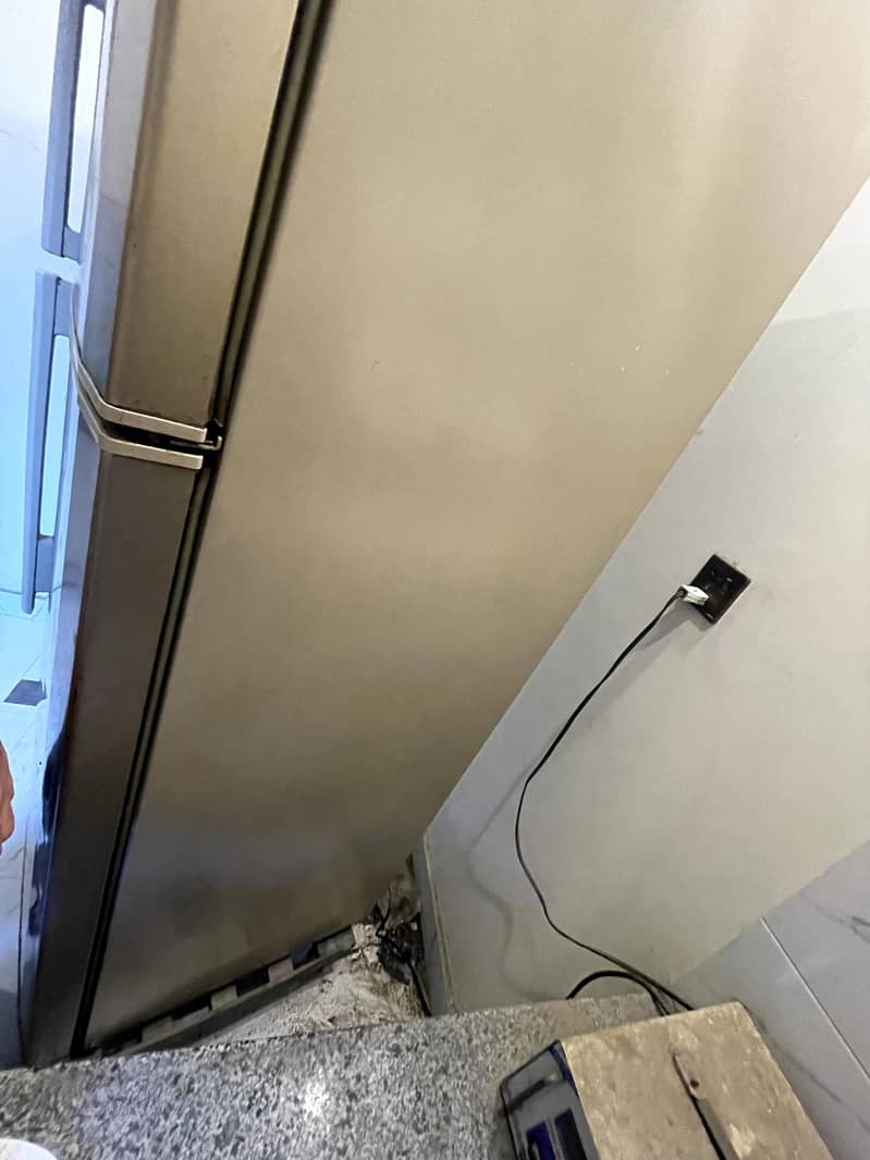 Haier Large Size Fridge – Genuine | Working Perfect | 2018 Model

                                                            alt=