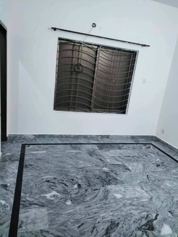 Vip Flat for Rent in Johar Town Near Emporium mall for Bachelor (Student + Job holder)

                                                            alt=