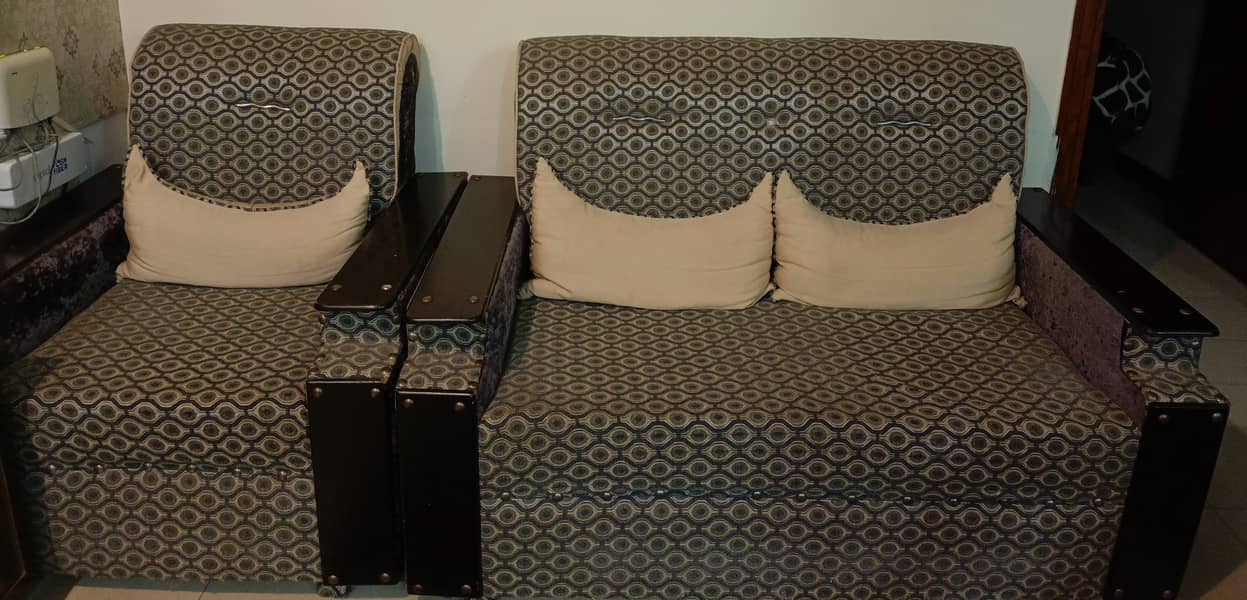 7 seater sofa set (good condition)

                                                            alt=