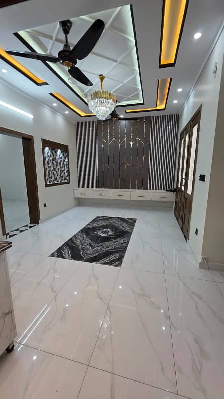 6marla Brand New Stylish Design {Dream House }

                                                            alt=