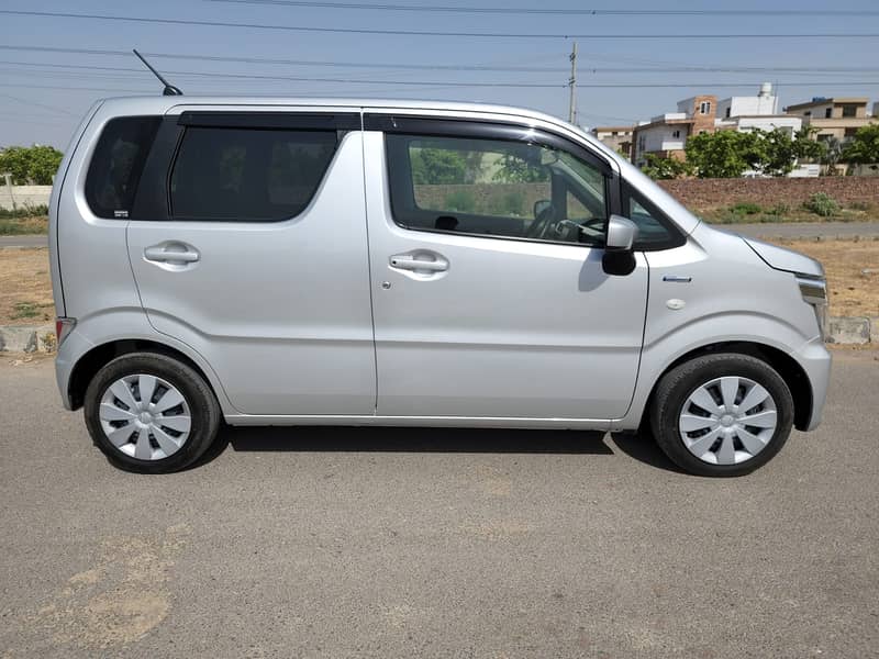 Suzuki Wagon R 2022 - Hybrid FX model - Fresh Import

                                                            alt=