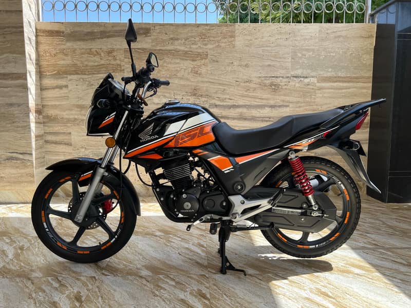 Honda Cb150f

                                                            alt=