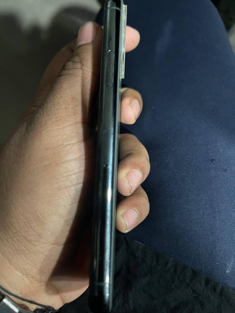 Apple iPhone 11 Pro

                                                            alt=