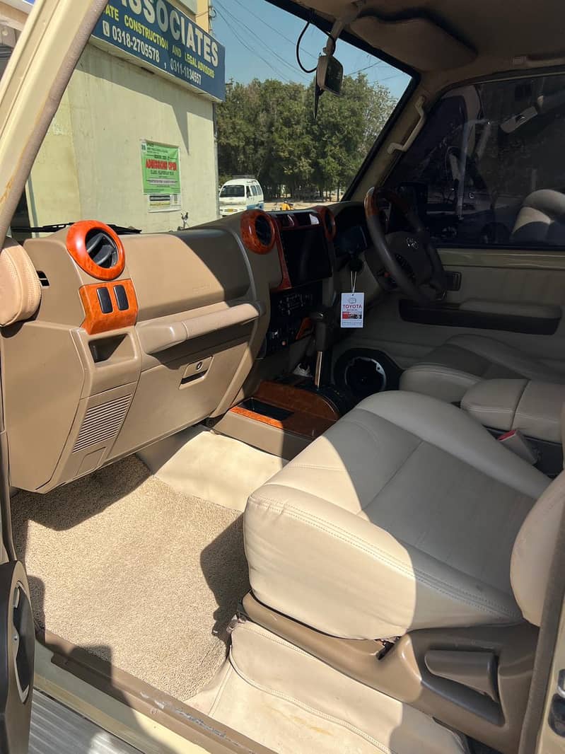 Toyota Land Cruiser 1987

                                                            alt=