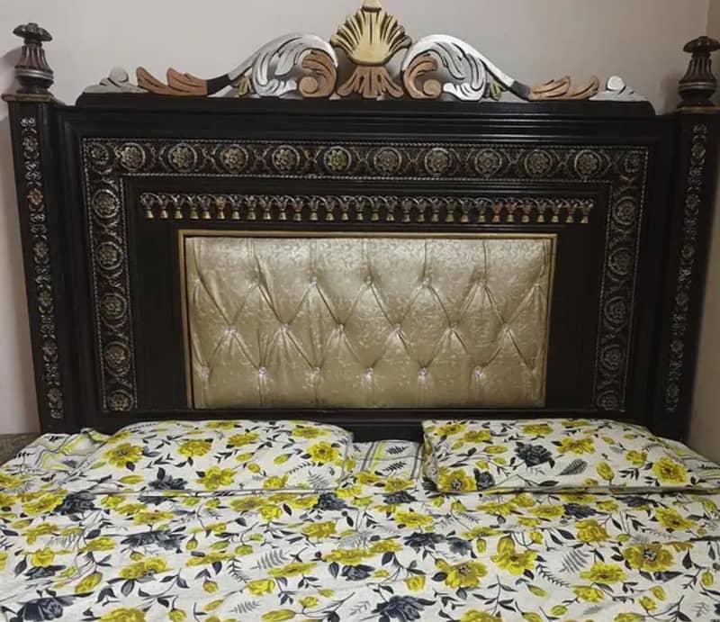 King Size Bed with 2 Side Tables – Heavy Solid Wood – Urgent Sale

                                                            alt=