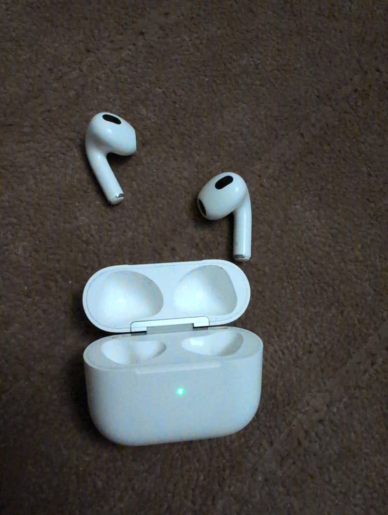 Original Apple Airpods 3rd gen

                                                            alt=