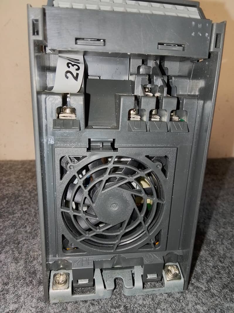 SIEMENS MICROMASTER MM440 VFD INVERTER 3 PHASE MOTOR

                                                            alt=