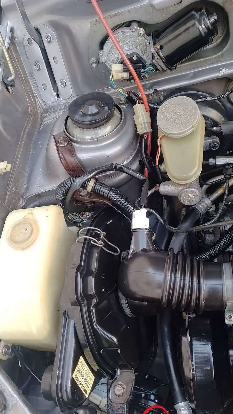 Suzuki mehran 2016 model total genuine condition apnay name per hy

                                                            alt=