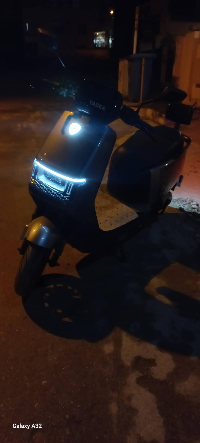 Electric Scooty YADEA EPOC H

                                                            alt=