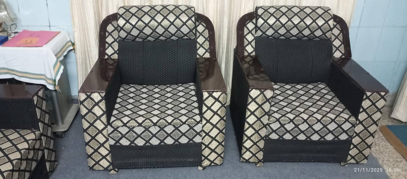 sofa set for sale

                                                            alt=