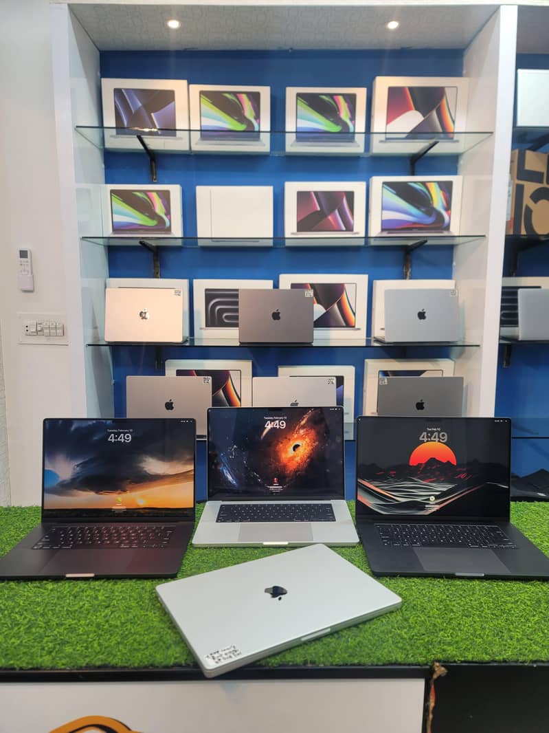 MacBook Pro M3 Pro 16inch 18gb 512gb 10/10 condition space black stock

                                                            alt=