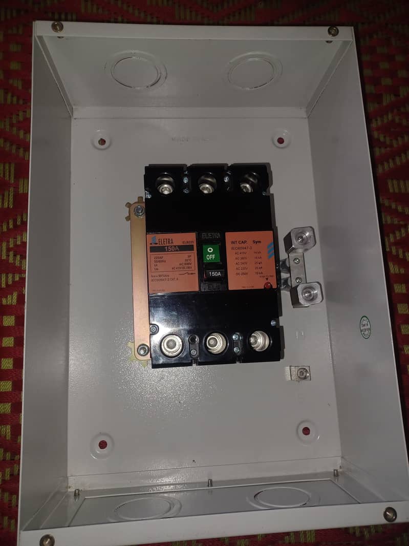 ​Brand New Eletra 150A 3-Pole MCCB Breaker (With Box)

                                                            alt=