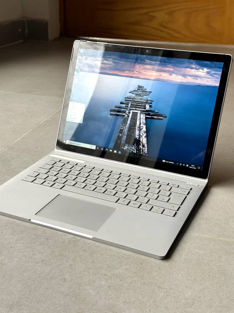 Microsoft surface book 2 core i7 8th generation | 16GB | 1TB nvme| 2gb

                                                            alt=