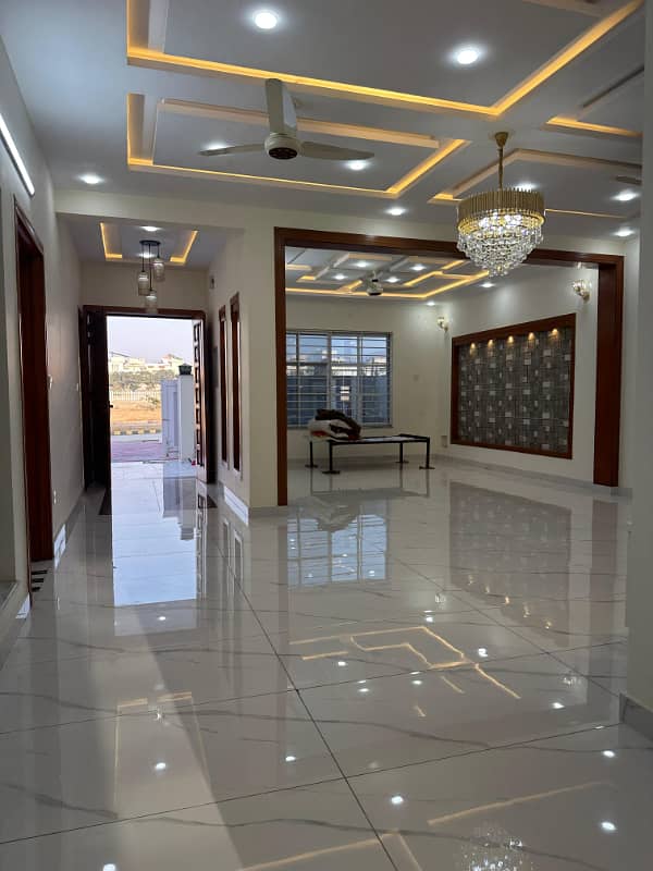 G-13 35x70 Brnad new double story Luxury House available

                                                            alt=