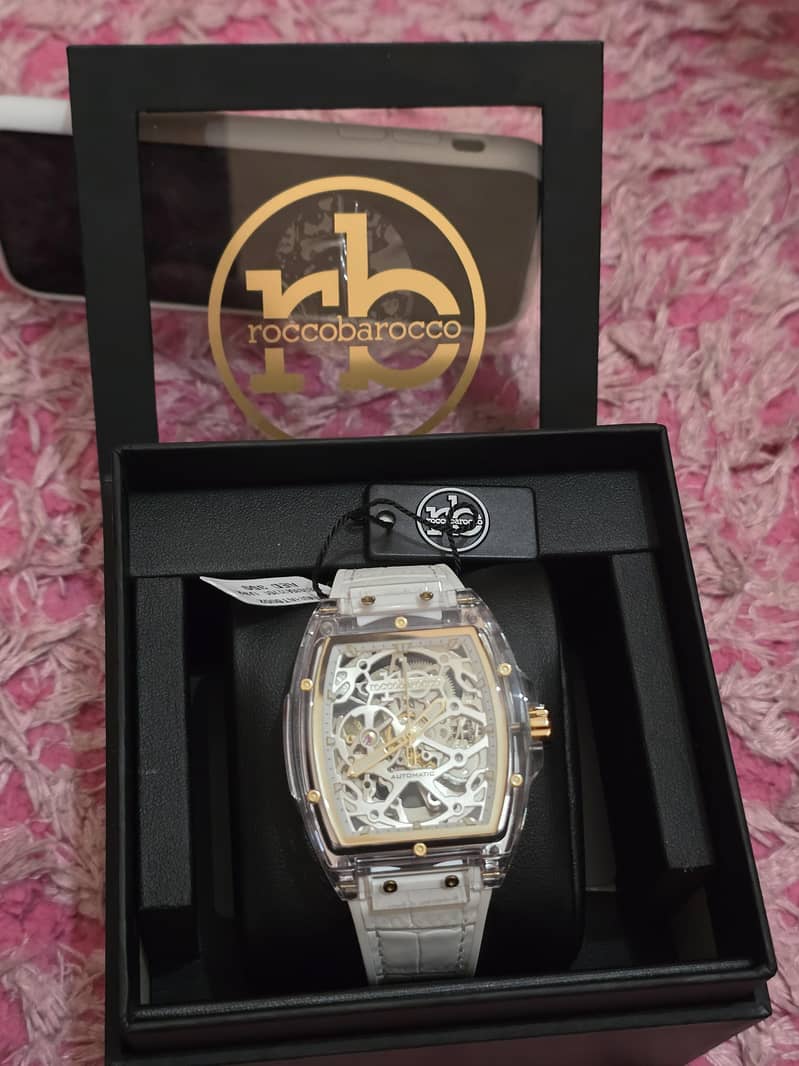 Roccobarocco unisex watch

                                                            alt=