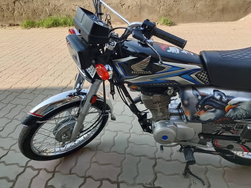 Honda CG 125 | Model 2025 | 8900 KM | Bike Only Call 0300 - 4196890

                                                            alt=