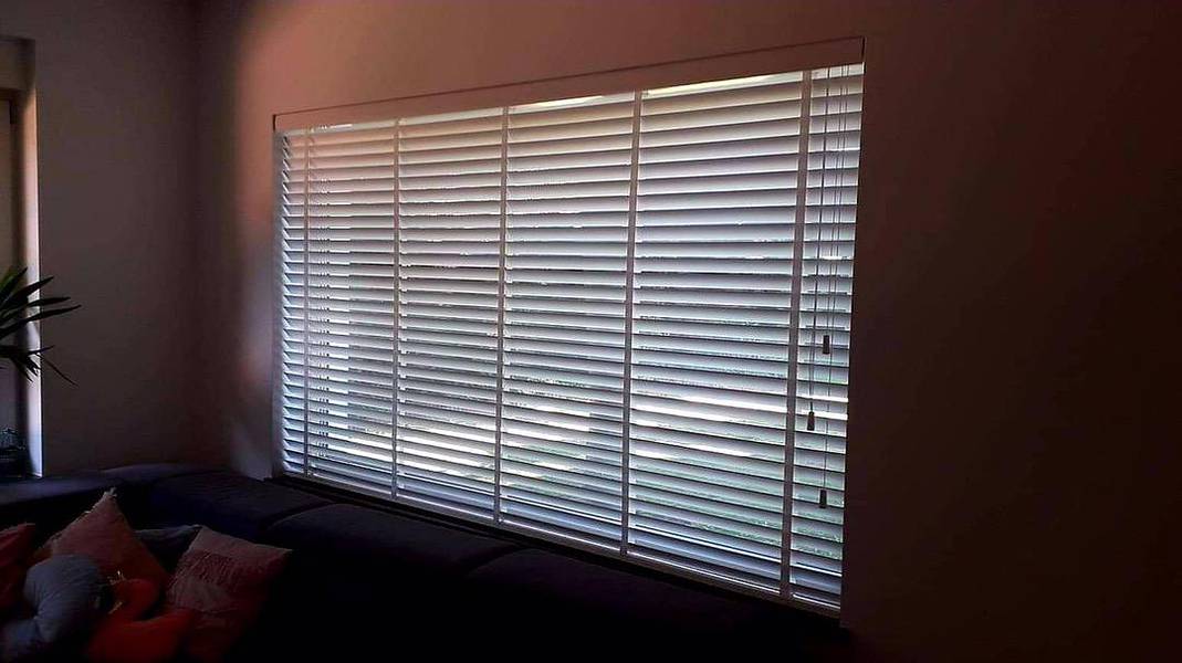 window blinds (Sun Light Block ) roller blinds wood floor  vinyl floor

                                                            alt=