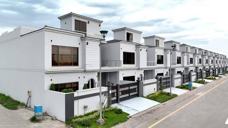 Prime Location DHA Defence House For sale Sized 10 Marla

                                                            alt=