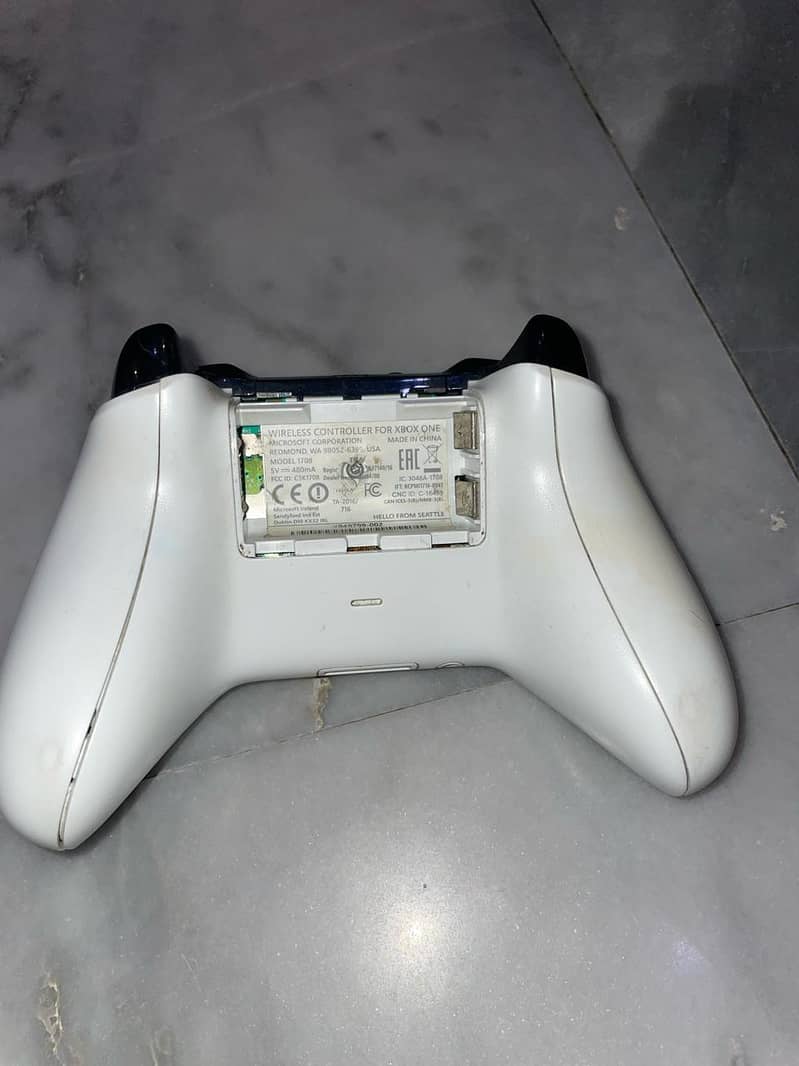 Xbox one s 500gb with extra 500gb hard drive

                                                            alt=