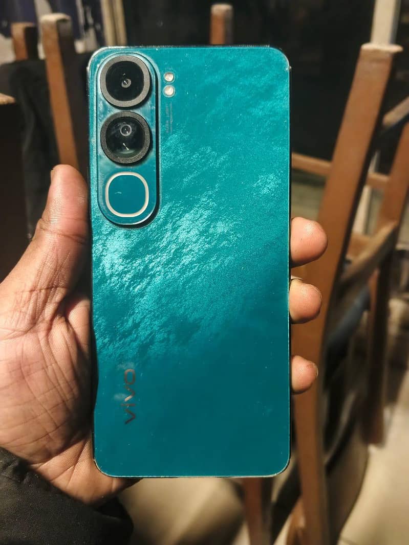 Vivo Y200 for urgent sale

                                                            alt=