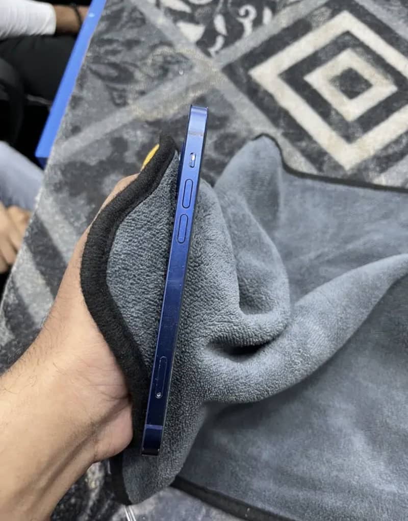 Iphone 12 Dua PTA

                                                            alt=