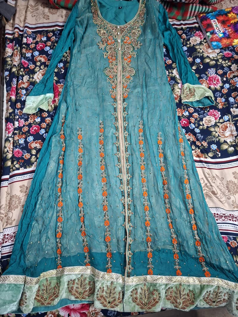 sareee and suit

                                                            alt=